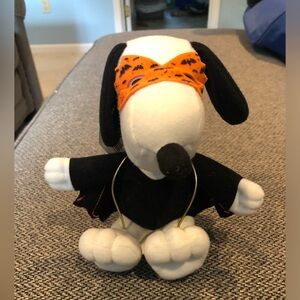 Vintage 1990’s Peanuts Hallmark Snoopy 6”  Tall Halloween Plush